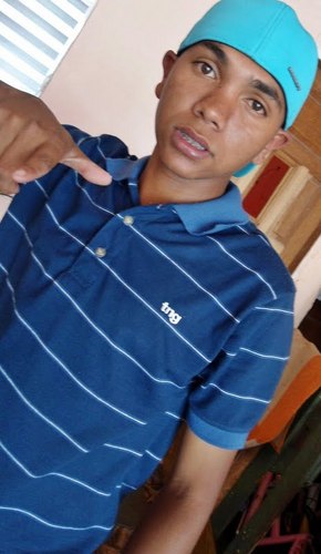 Bom apesar dessa vida minha ser meia bagunçada 
eu gosto dela  sou uma pessoa que confio muito 
em Deus e axo que agente tem que fazer  por merece !
