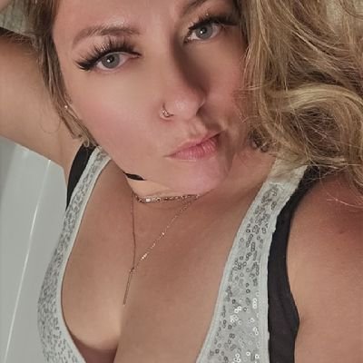 sweet & dirty thick & curvy.. cum say hi;
just your off the wall happy horny milf 
https://t.co/7BjWw9mAbZ
 *I only answer DMs on OF no exceptions