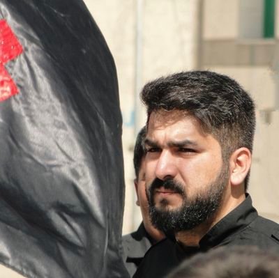 سر منشا خلقت جهان عباس است ./اغاز زمین اسمان عباس است/ مارا ز قیامت خدا ترسی نیست /چون پارتی کلفت ما عباس است..