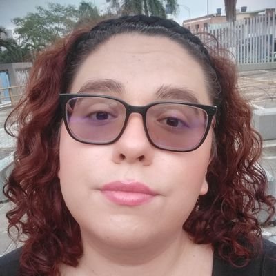 Una travesti/mujer trans. Ig:hojarasca.arcoiris25
Coordinadora en ig: @redtranssantander🏳‍⚧.

Cuasiabogada