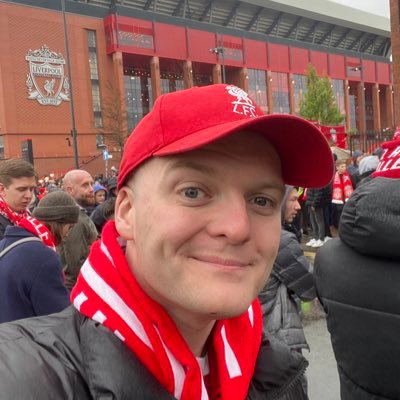 28. Football mad . LFC supporter 🔴⚪️ . my LFC YT channel: https://t.co/AHlACLa2HJ