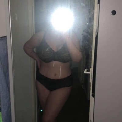 Abi, UK girl 🇬🇧 27, Curvy but in all the right places, DM me for my private snap & my price list, everything from G/G, B/G , self play & more😈🔥