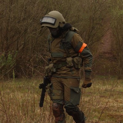 Some x SA guy living it small in the U.K
dabbles in airsoft 
partakes in cosplay 
player of those video game things
_Floppy - Discord