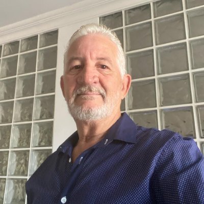 Coragem pra lutar , sou de direita
Bolsonarista , e acima de tudo Deus ,Pátria e Família