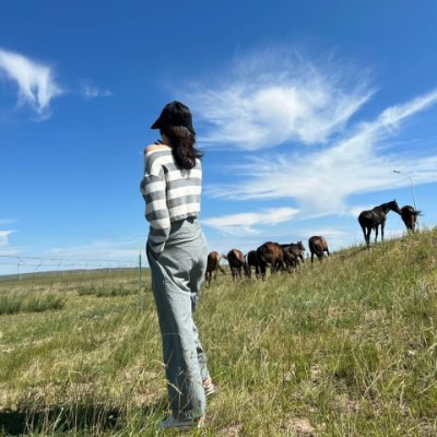 JadeStewar_'s profile picture. Relax and feel the vast grassland with your heart