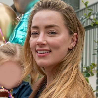 Fan account de Amber Heard para apoyarla, info en español y contenido diario.
#JusticeForAmberHeard #IStandWithAmberHeard