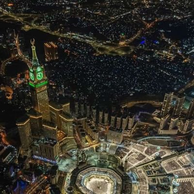 للناس عندي أوزان وأحجام منهم كبار وبعض الناس أقزام فالمرء ترجح بالاخلاق كفته وما سواها فأضغاث واحلام .