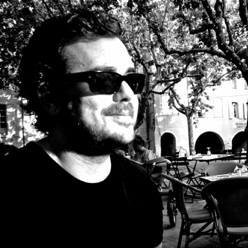 «la vida se compone de ilusión y olvido»
Vie, music, natura, monde, motorbike, voyage, animali, fútbol, amigos, people, rockin' in the free world y encore más.