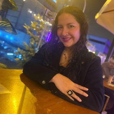 Bombero Voluntario / Bachiller en Biología - UNAP / Microbiología - Salud Pública - Ciencia - Investigación / Inglés Intermedio / Escritora aficionada.