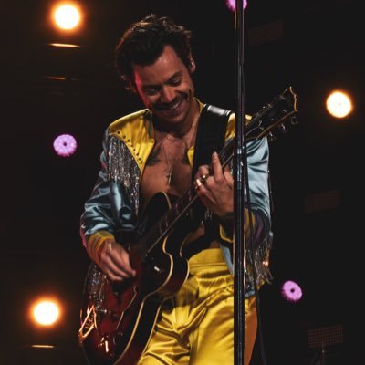 ig photo account; picsbystanosia | no stunts | livin my best concert life ❤️ saw harry 17 times & louis 10 & niall 2 🥹 was on stage with MÅ ❤️🔥