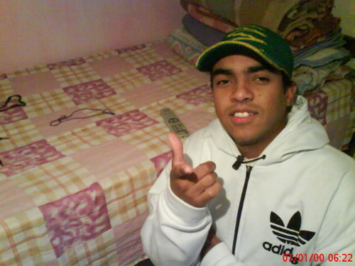 Eu, Ri, bebi, cresci, evolui, me iludi, me fudi, mas não morri. Eu beijei, sonhei, errei, me decepcionei, apaixonei, mudei, enfim eu vivi.