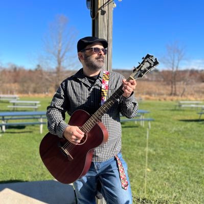 Singer, songwriter, guitarist, pianist, & livestreamer. Former lead singer for Union Jack. 🎶 #Birdland #RavensFlock #RollDonsRoll #BlueHens