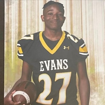 @EHSKnightsFB-WR,DB-5’9 136 lbs-3.5gpa- bench 190 squat 210-email:markizepaxton27@ymail.com- cell 4322026630 @refendco and @nxtrndusa athlete open recruitment