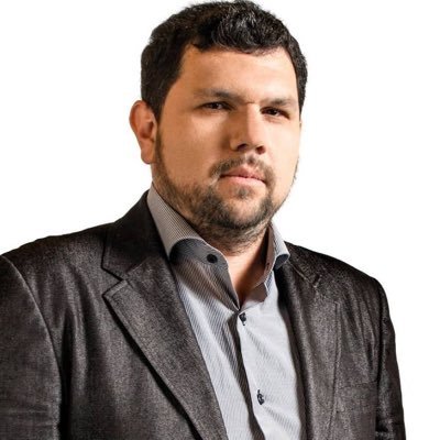 Bolsonarista e escritor Best Seller, preso três vezes por Alexandre de Moraes. Exilado em seis países. Só paro com a queda do ditador. Link do livro na BIO.