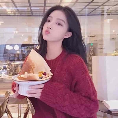 ykML6sE3IOg3N's profile picture. 