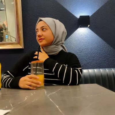 Hepimiz bir bataklıkta yaşıyoruz Ama bazılarımız yıldızlara bakıyor.