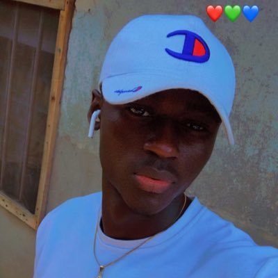 Am a dark skinned boy and a fashion designer and I love workout and making new friends 
      Nickname:WesternEazi 
Less a forget am a Yoruba demon🤠