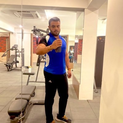 माँ ने मुझे जीवन में सब कुछ सिखाया,
पर अपने बगैर जीना नहीं सिखाया.