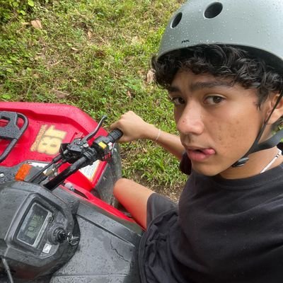 im fucking crazy but I’m free 🛋️