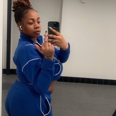 HoneyyBourbon's profile picture. 18+ ❌ Nyc🏙️ 🌸Pansexual🏳️‍🌈