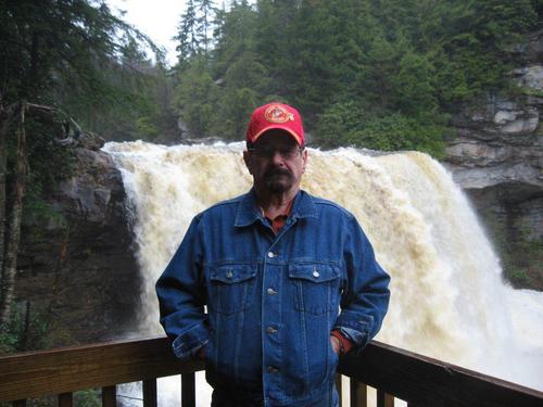 dpleaf4850's profile picture. 