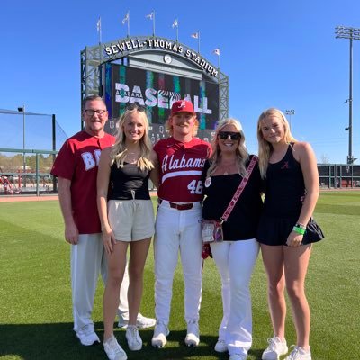 Father of three clear eyed kids, husband to the best, WSP, salesman, live music, BAMA baseball, ECNL soccer, maybe a craft beer...Roll Tide