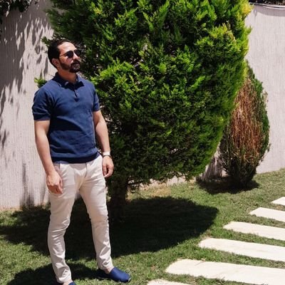اضف الى نفسك الكثير حتى تعرف القليل عن الناس فاليوم اراك وغدا ترا غيرى