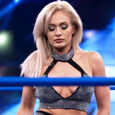 I’m WWE’s hottest blonde girl and also the wildest girl you’ll ever meet 😉| I AM NOT THE REAL SCARLETT