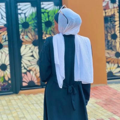 Muslimah🧕 Unilorite💯 Sisi tailor🧵