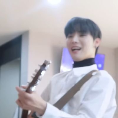 eeiwe0's profile picture. 