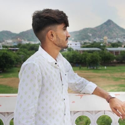 VickyBi67046330's profile picture. 📖📖STUDY 📖📖
 😘🧐Life is very short my friend always be happy problem will come and go kill them your success bureey them with your simle😘😍