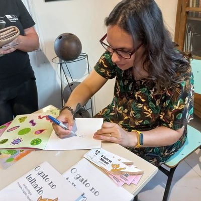 crixdoliveira's profile picture. Mãe da Ravena 🥰
Dra. em Ciências Biológicas 🔬
Escritora e Ilustradora 🖌
Responsável pelo Estúdio Crix Artes🎨✒🐞
Parcerias via DM 😉