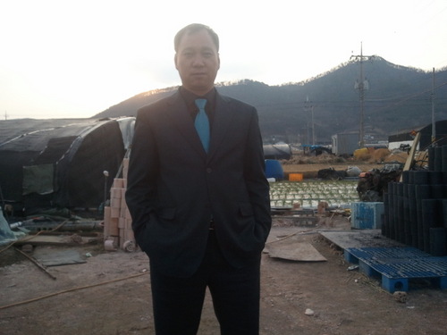 zeuskal's profile picture. 거룩한 청년 - 안전한 세상을 꿈꾼다. 초등학교 1학년 여자아이가 밤거리를 혼자 다녀도 안심이 되는 세상.. 무섭지 않은 세상을 꿈꾼다  / 현실성 / 긍정주의 / 가족 / 성공~☆