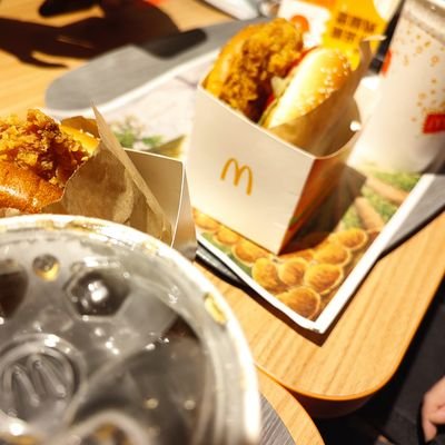 zzz139012's profile picture. 1i只喜欢帅哥  小号 推特极少纯爱之一 不过喜欢看瑟瑟🥵