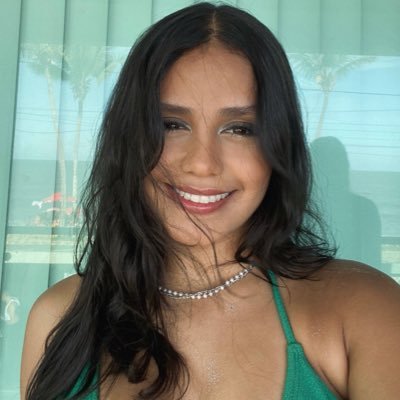 Ktrineaguiar's profile picture. nas coisas buscando sentido e falhando obviamente