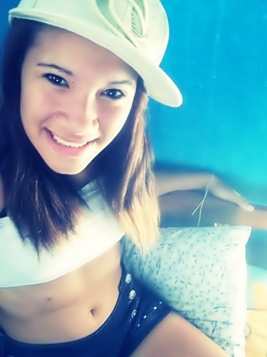 Se aprende a amar não quando se encontra a pessoa perfeita, e sim quando se aprende a crer na perfeição de uma pessoa imperfeita.