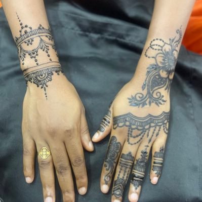 Bridal & Event henna | Body Art | Beautifying women with stunning designs irrespective of their body color. Over 400+ satisfied clients. Lagos & Ilorin based 📌
