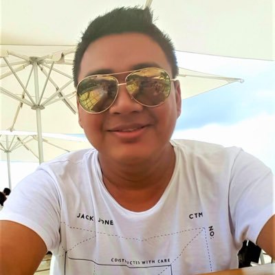 Periodista y comunicador salvadoreño con más de 21 años de trayectoria en el campo.