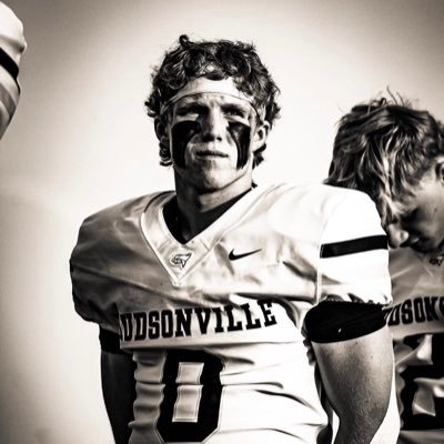 Hudsonville (MI), 2025 | SS,WR | 5’9-180 | GPA: 4.14 | 40(laser) 5.11 | Squat: 365, Bench: 260, Power clean: 235 |