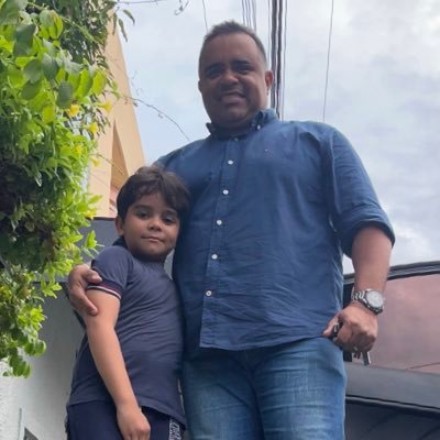* Oficial da PM-PI
* Graduado em Ciências de Defesa Social
* Graduado em Direito
* Pós Graduado em Penal e Processo Penal
* Graduando em Sociologia