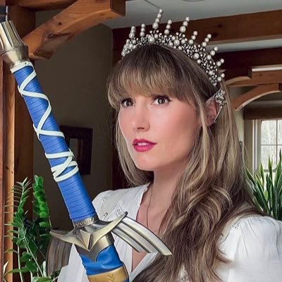 Writer, Swiftie, Lover of all things fantasy