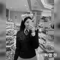 jinyou_ng88's profile picture. 𝐅𝐨𝐫 https://t.co/cYIy85Nd71 YUNA 유나ユナ🐰
신유나Shin Yu-na | 𝟡𝟙𝟚𝟚𝟘𝟘𝟛 🎂
-Fanstagram  NOT IMPERSONATING
♪ boyslikeyou MV👇🏻