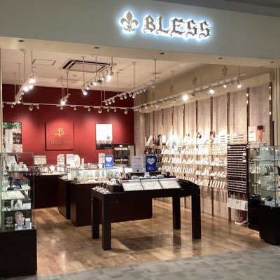 トレンドアイテムからベーシックなデザインまで、ファッショナブルかつハイセンスなアクセサリーが揃います。 ⬛︎BLESSオフィシャルアカウント @BLESS_SILVER 場所→店舗住所 WEB→ https://t.co/j4SonwIOco