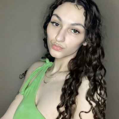 jackiiviolet Profile Picture