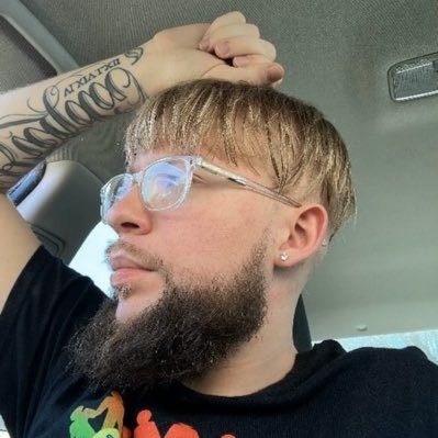 nik_jewell's profile picture. 