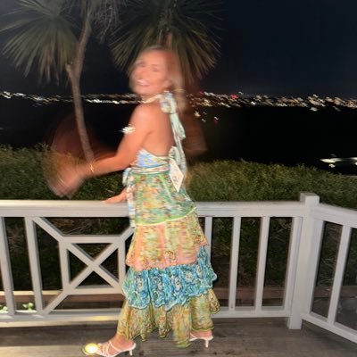 _xscilla's profile picture. “Dredre vaka levu, marau tiko e veisiga.” ✨✨ ✨   • Tweets are my own views. Retweets are not endorsements.