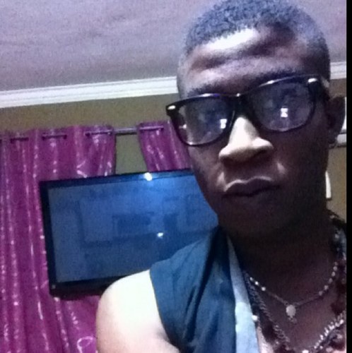 moimeone's profile picture. I am a lover, friend, a magnet of peace and blessed. tweet me for a time of warmth n comfort.