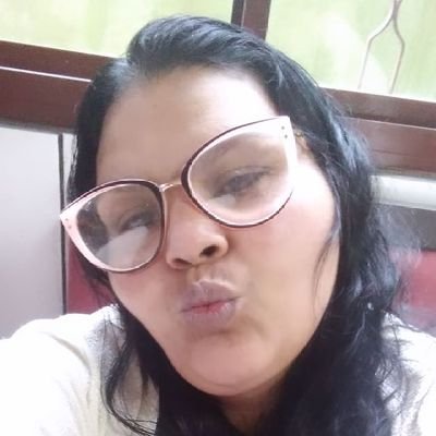 Adoro a vida e conhecer pessoas legais