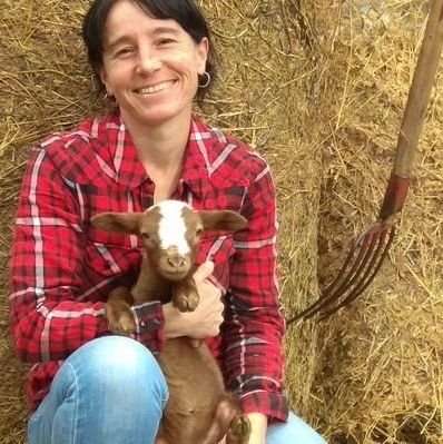 Optimista per vocació. En immersió dins l'àmbit de la formació professional agrària. Enamorada de la saviesa rural. Amb les xiruques a punt per seguir caminant.