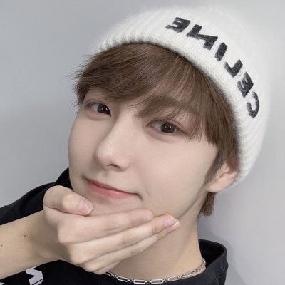 rjlove7_'s profile picture. #런쥔